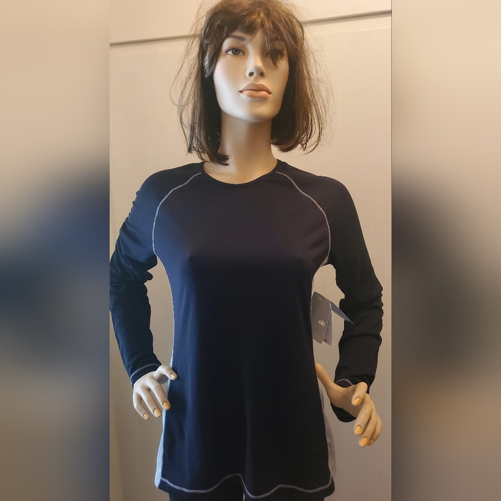 ALO Yoga Black and Gray Performance Top ALO CoolFit Women's Black and Grey.